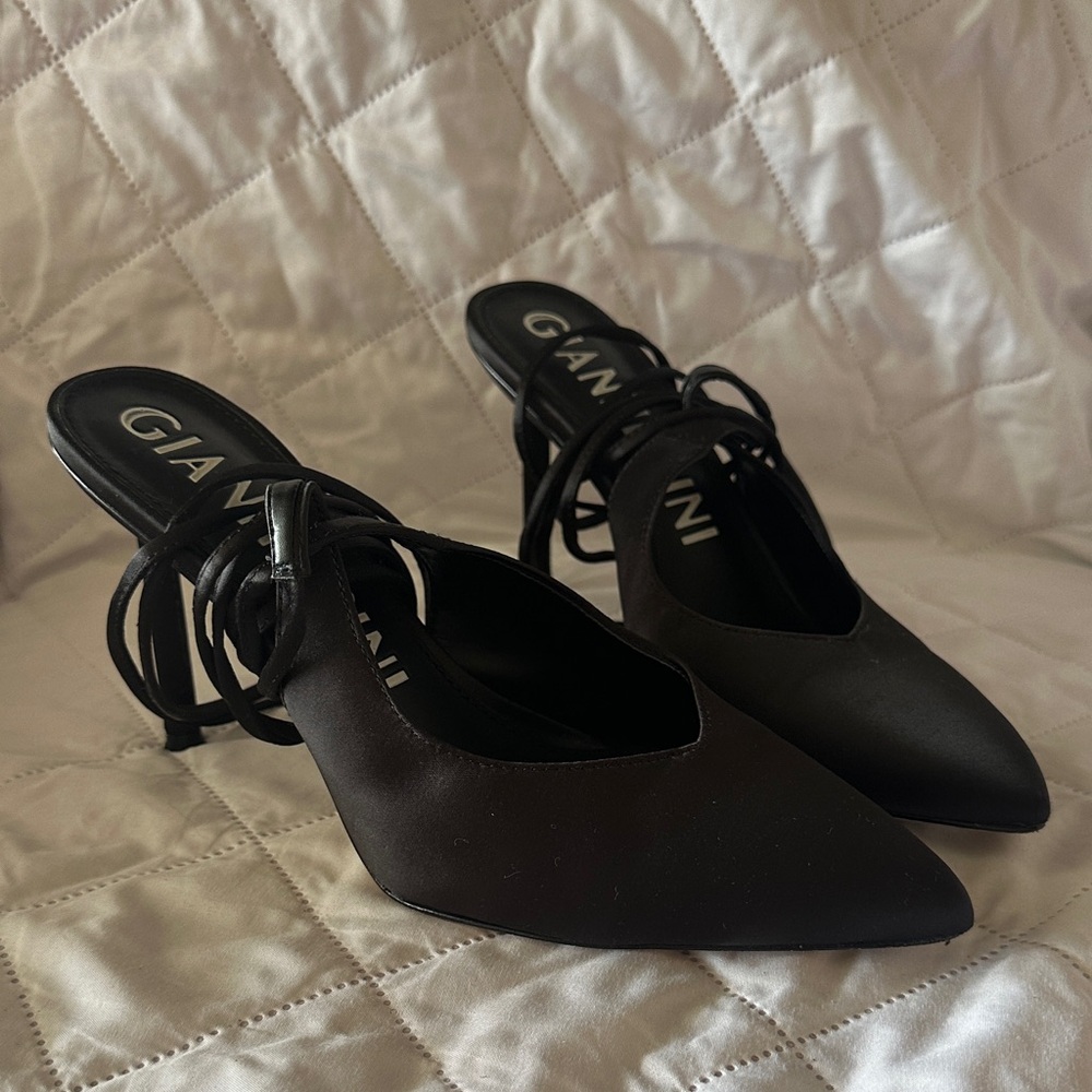 Gianvito Rossi Black Pointed Lace-Up Mules